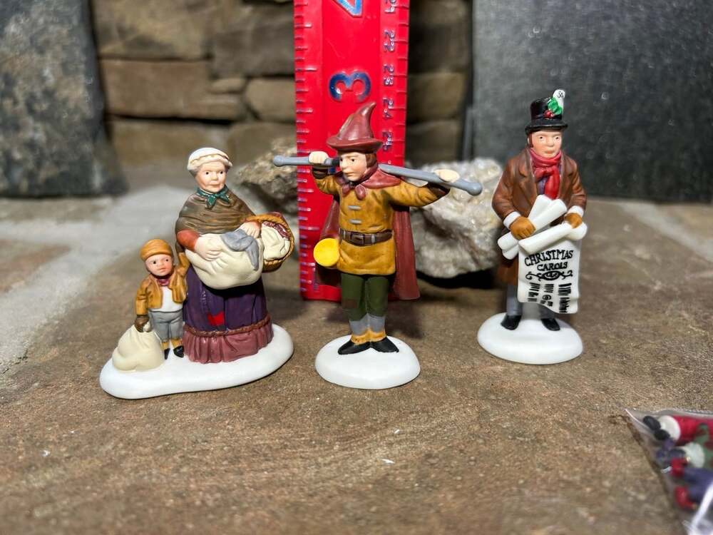 Dept 56 Portobello Road Peddlers # 5828-9 with box